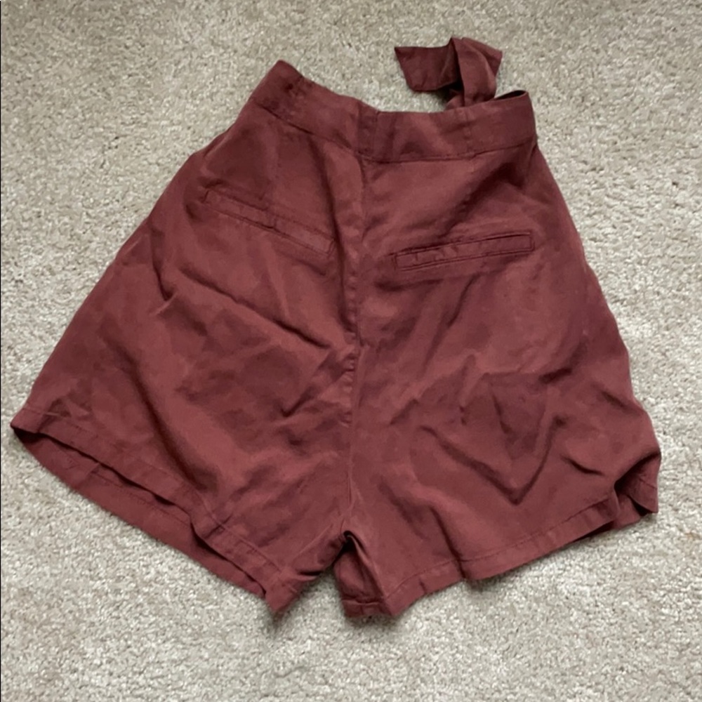 Vero Moda High Rise Shorts - Picture 2 of 2